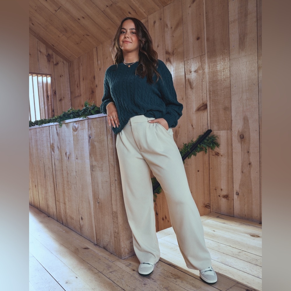 Hollister Livvy Ultra High Rise Wide Leg
